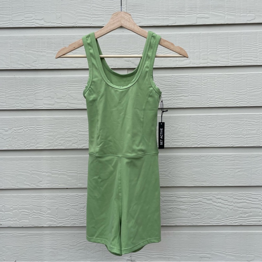 NWT set active shortysuit - green